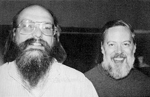 Les inventeurs du C, Ken Thompson et Dennis Ritchie en 1973