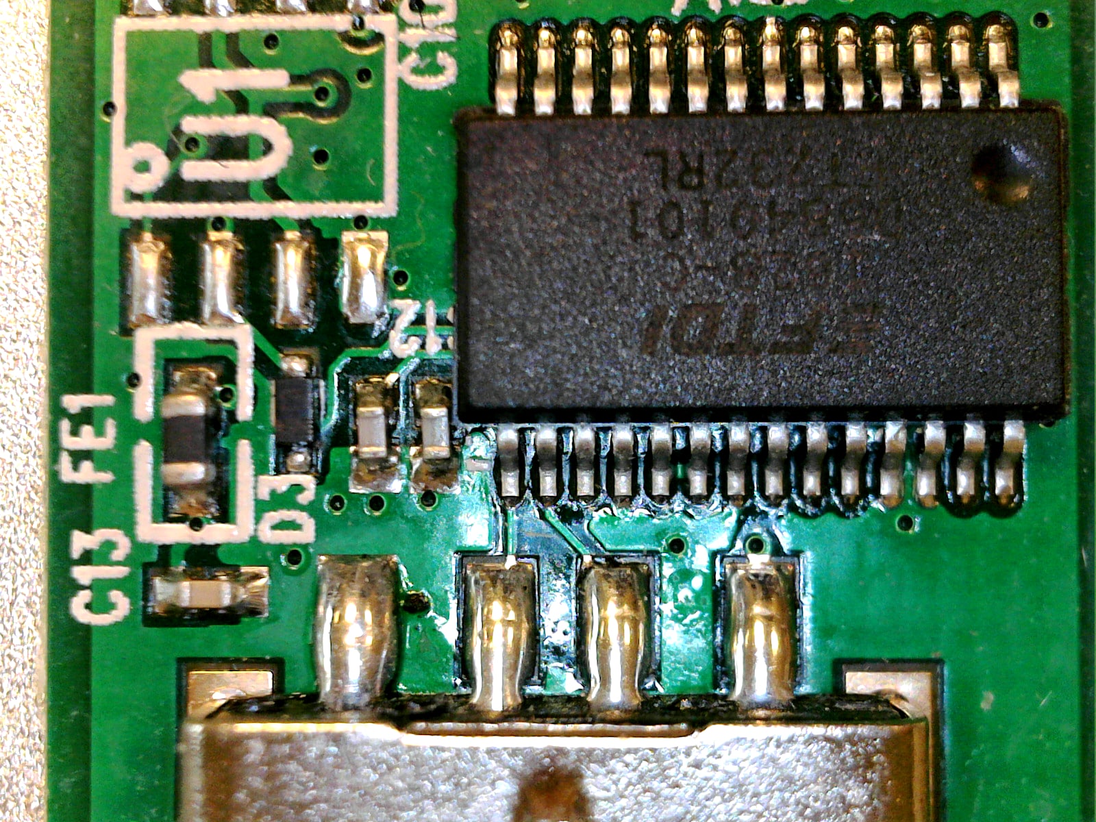 Convertisseur série USB vers TTL FTDI232RL on the NXP OM15020 USB DONGLE, JN5169 module